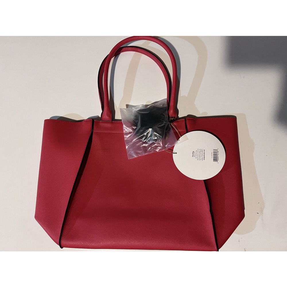 CS ELIZABETH ARDEN RED TOTE BAG - INCLUDES ACRYLIC FAUX- FUR POM POM KEYCHAIN - Picture 2 of 5
